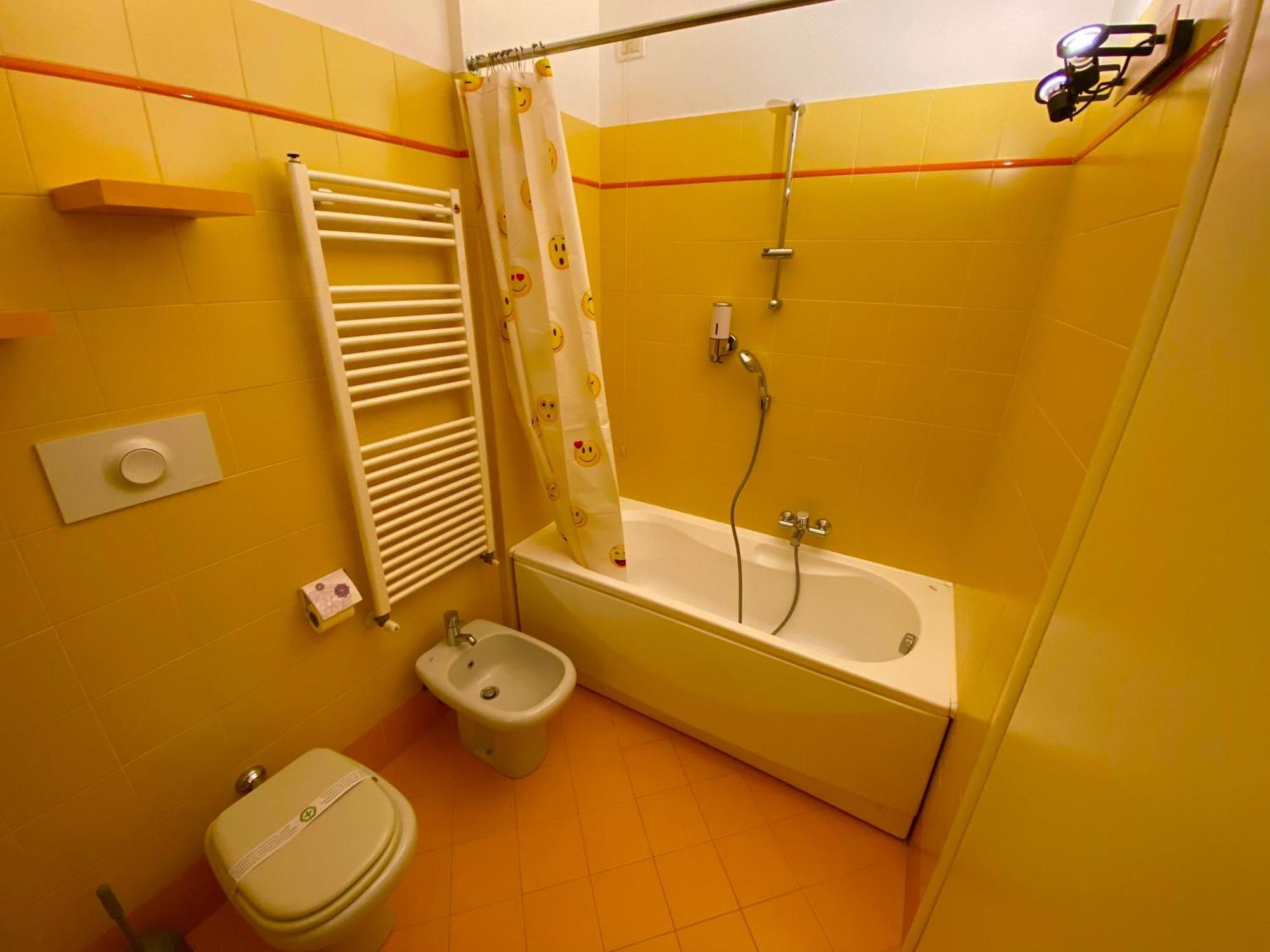 Amici Miei Rooms Cremona Exterior foto